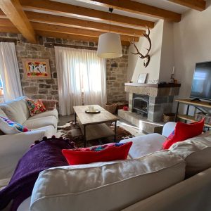salón casa rural forjas de orzales
