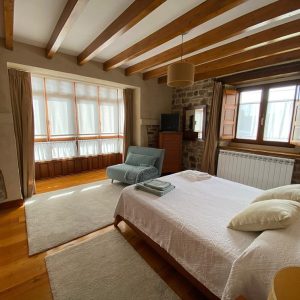 dormitorio casa rural forjas de orzales