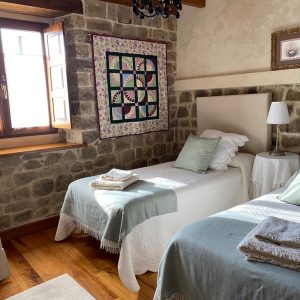 dormitorio casa rural forjas de orzales