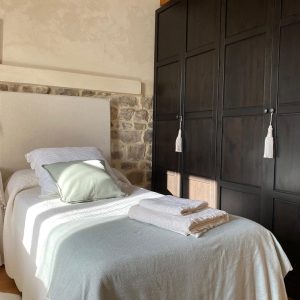 dormitorio casa rural forjas de orzales