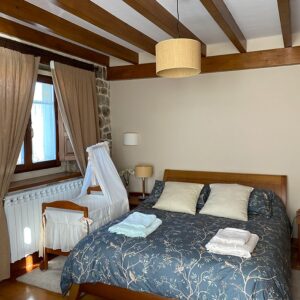 Dormitorio casa forjas de orzales