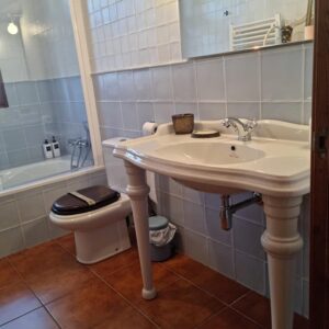 baño casa rural forjas de orzales